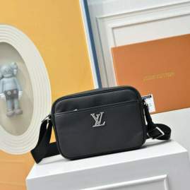 Picture of Louis Vuitton Mens Bags _SKUfw214529134fw